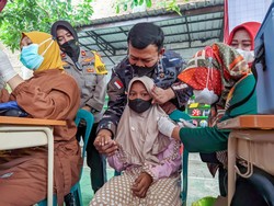 Koarmada II Gelontorkan 25 Ribu Dosis Vaksin di Ponorogo