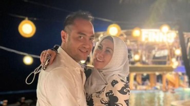 img-title Jadi Sorotan, Begini Muka Ferry Irawan Ketemu Mantan Suami Venna Melinda
