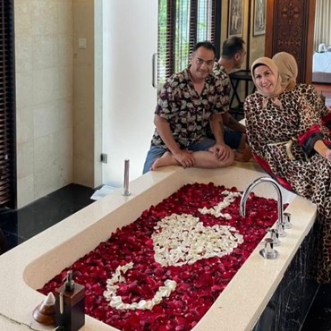 Mukanya Jadi Sorotan, Ferry Irawan dan Ivan Disebut Kayak Kakak-Adik