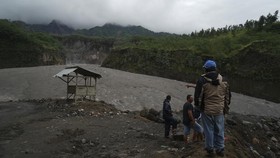 Warga Dilarang Dekati Material Sisa Erupsi Gunung Merapi