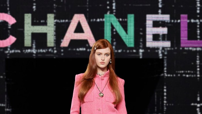 Contek Gaya Rambut Preppy dari Runway Chanel, Mudah Banget! Contek Gaya Rambut Preppy dari Runway Chanel, Mudah Banget!