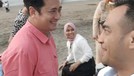 Momen pertemuan Ferry Irawan dan Ivan Fadilla di Bali jadi sorotan karena wajah mereka disebut mirip&period; Yuk&comma; intip potretnya&excl;