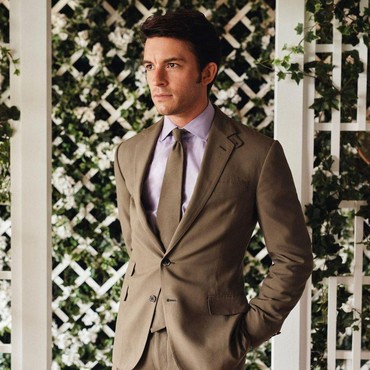 Jadi Gay, Pemain 'Bridgerton' Ini Sempat Tertekan Tutupi Orientasi Seksual