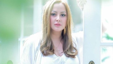 img-title Artis 'Bajaj Bajuri' Tinggalkan Islam karena Depresi Dicerai Suami
