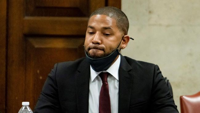 Jussie Smollett divonis penjara, mendapatkan masa percobaan, hingga dikenakan denda atas kasus laporan palsu kepada Kepolisian Chicago.
