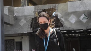 Kunjungi Pengungsi Yaman, Angelina Jolie Minta Media untuk Tingkatkan Kesadaran Kemanusiaan