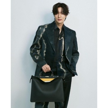 img-title Simak Pesona Lee Min Ho yang Terpilih Sebagai Brand Ambassador Baru untuk Fendi