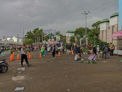 Massa Aliansi Rakyat Menggugat Bubarkan Diri, Lalin di Depan DPR Lancar