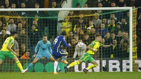 FOTO: Chelsea Menang di Saat Hujan Sanksi Datang