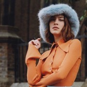 Contek Gaya Chic dan Unik Alexa Chung yang Bisa Jadi Inspirasi OOTD