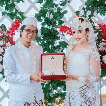 Baru Terungkap, Ini 6 Potret Pernikahan Doni Salmanan & Mantan Istri