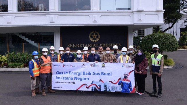 Pertamina melalui PT PGN Tbk menyalurkan gas bumi secara perdana ke dapur Istana Negara pada Rabu (9/3).