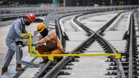 Driver Ojol Ditangkap Usai Curi 44 Batang Besi Ulir Proyek LRT