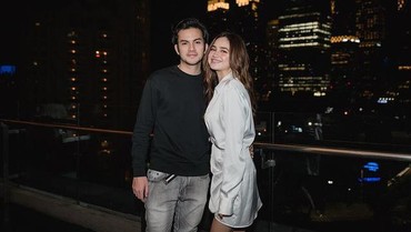 img-title Syifa Hadju Mesra Gandeng Reza Rahadian, Ekspresi Rizky Nazar Disorot