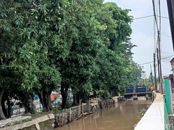 Atasi Genangan Hek Kramat Jati, Tanggul Permanen 300 Meter Bakal Dibangun