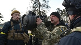 Rudal NLAW, Senjata Jarak Dekat Ukraina yang Incar Kepala Tank Rusia