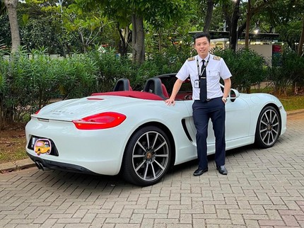 Vincent Raditya Terseret Kasus Binary Option, Postingan Mobil Mewahnya Tuai Nyinyiran