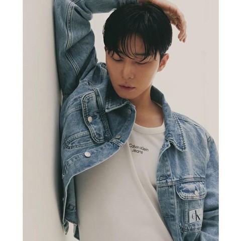 Tampil Retro dan Trendy Park Seo Joon Bawakan Koleksi Denim