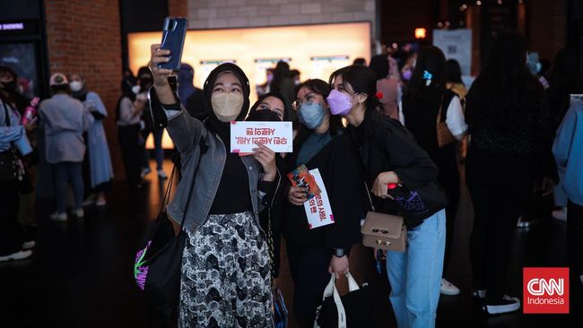 ARMY rela begadang hingga war dengan penggemar lain demi mendapatkan tiket BTS Permission to Dance on Stage - Seoul di Jakarta.