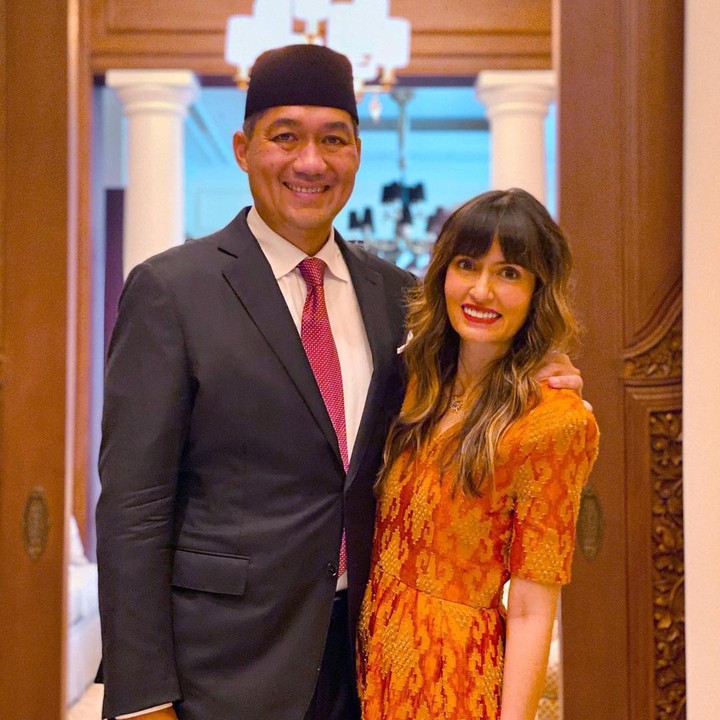 <p>Bianca Adinegoro menikah dengan Menteri Perdagangan Muhammad Lutfi sekitar tahun 2000, Bunda. Sebelum menjadi ibu menteri, Bianca adalah seorang model dan artis, lho. (Foto: Instagram: @bianca.alinda)</p>