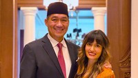 <p>Bianca Adinegoro menikah dengan Menteri Perdagangan Muhammad Lutfi sekitar tahun 2000, Bunda. Sebelum menjadi ibu menteri, Bianca adalah seorang model dan artis, lho. (Foto: Instagram: @bianca.alinda)</p>
