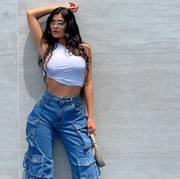 5 Cara Ubah Celana Jeans Lama jadi Lebih Stylish ala Gaya Kylie Jenner