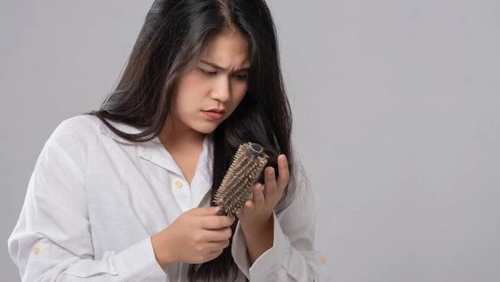 Rambut Rontok Parah Saat Diet? 5 Hal Ini Ternyata Penyebab Utamanya! Rambut Rontok Parah Saat Diet? 5 Hal Ini Ternyata Penyebab Utamanya!