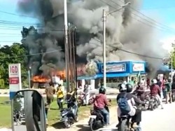 Kebakaran Kawasan Kuliner Hanguskan 7 Kios Pedagang di Kendari