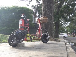 Modifikasi Ekstrem! Ketika Vespa Klasik Disulap Jadi Otopet