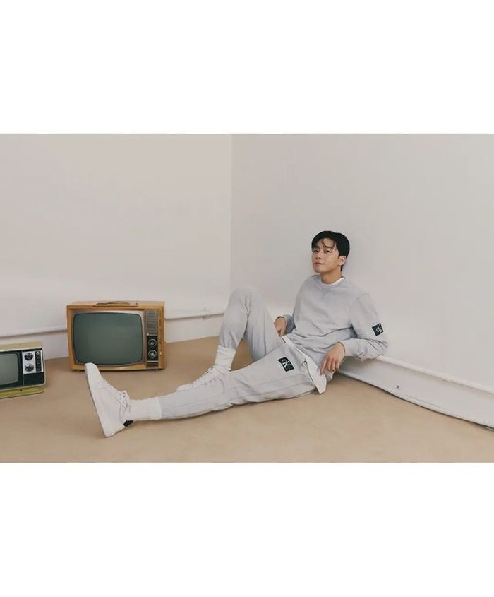 Park Seo Joon baru-baru ini juga dipastikan akan tampil di film The Marvel besutan Marvel Studios. Sampai saat ini perannya masih dirahasiakan, namun Park Seo-Joon sudah menyelesaikan syutingnya untuk film tersebut. / foto: instagram.com/voguekorea