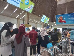 Sempat Alami Gangguan, Begini Suasana di Stasiun Tanah Abang Siang Ini