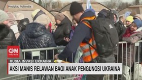 VIDEO: Aksi Manis Relawan Bagi Anak Pengungsi Ukraina
