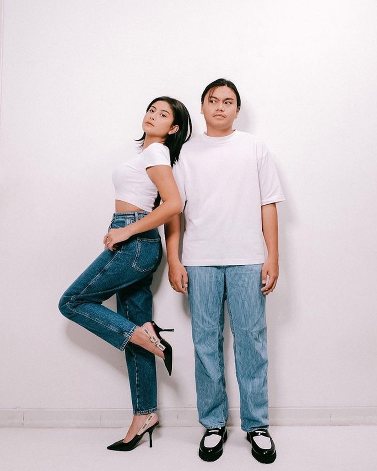 Awkarin dan Gangga Kusuma diketahui telah lamaran bahkan segera menikah namun diisukan putus&period; Yuk&comma; intip potretnya&excl;