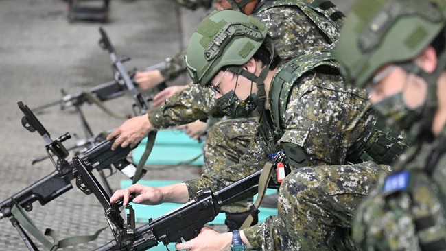 Militer Taiwan berencana membuka pendaftaran untuk pasukan cadangan perempuan demi menghadapi ancaman serangan China.