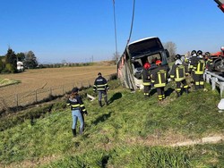 Bus Berisi 50 Pengungsi Ukraina Terguling di Italia