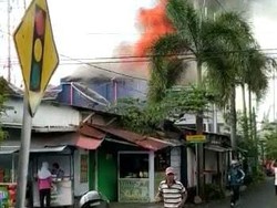 Momen Si Jago Merah Muncul di Gedung RRI Jember
