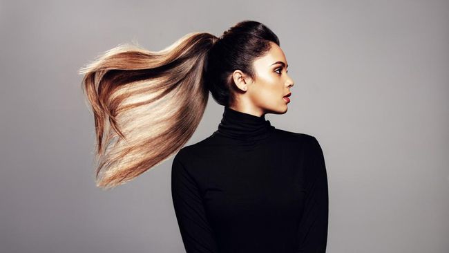 Terlalu sering menguncir rambut ada risikonya. Selain berdampak pada kesehatan rambut, menguncir juga bisa memunculkan keluhan lainnya.