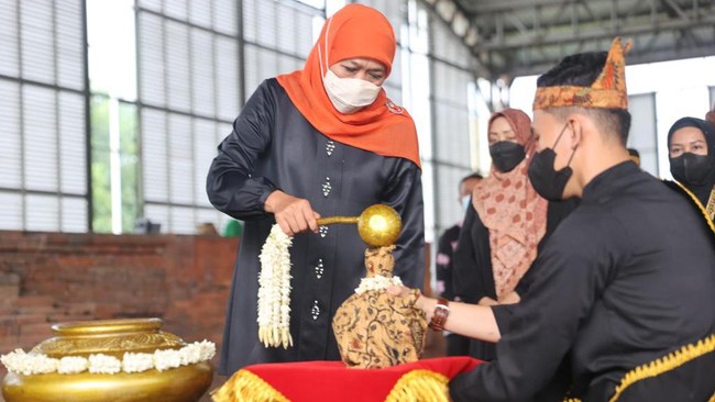 Kasatpres Heru Budi Santoso membeberkan filosofi tanah dan air yang dibawa para gubernur dari seluruh Indonesia saat prosesi Kendi Nusantara di IKN Nusantara.