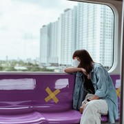 KRL Bebaskan Penumpang Duduk Tanpa Jarak, Catat 5 Kiat Aman Naik KRL Berikut Ini!