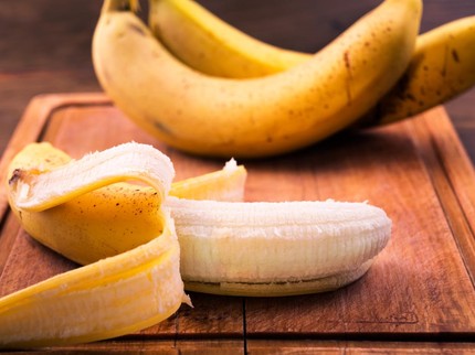 5 Manfaat Kulit Pisang sebagai Skincare Alami, Atasi Jerawat hingga Kantung Mata