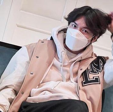7 Potret Penampilan Rambut Terbaru Lee Min Ho Disebut Mirip V BTS