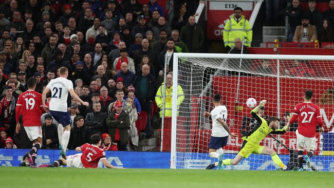 Banyak meme kocak tentang kapten Harry Maguire setelah Manchester United menang 3-2 atas Tottenham Hotspur pada pekan ke-29 Liga Inggris.