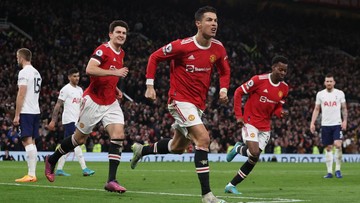 Hattrick Cristiano Ronaldo ke gawang Tottenham membuktikan bahwa CR7 punya tren gol yang lebih baik dibanding Lionel Messi di liga domestik.