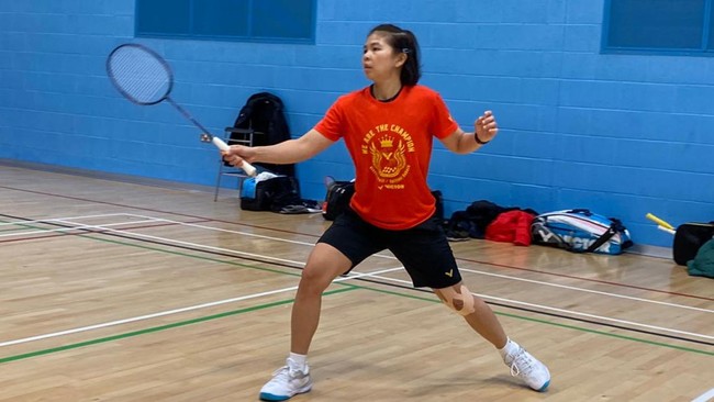 Bintang badminton Indonesia, Greysia Polii, mendapat kesempatan bertukar cerita dan bermain badminton bersama John Terry dan Javier Zanetti.