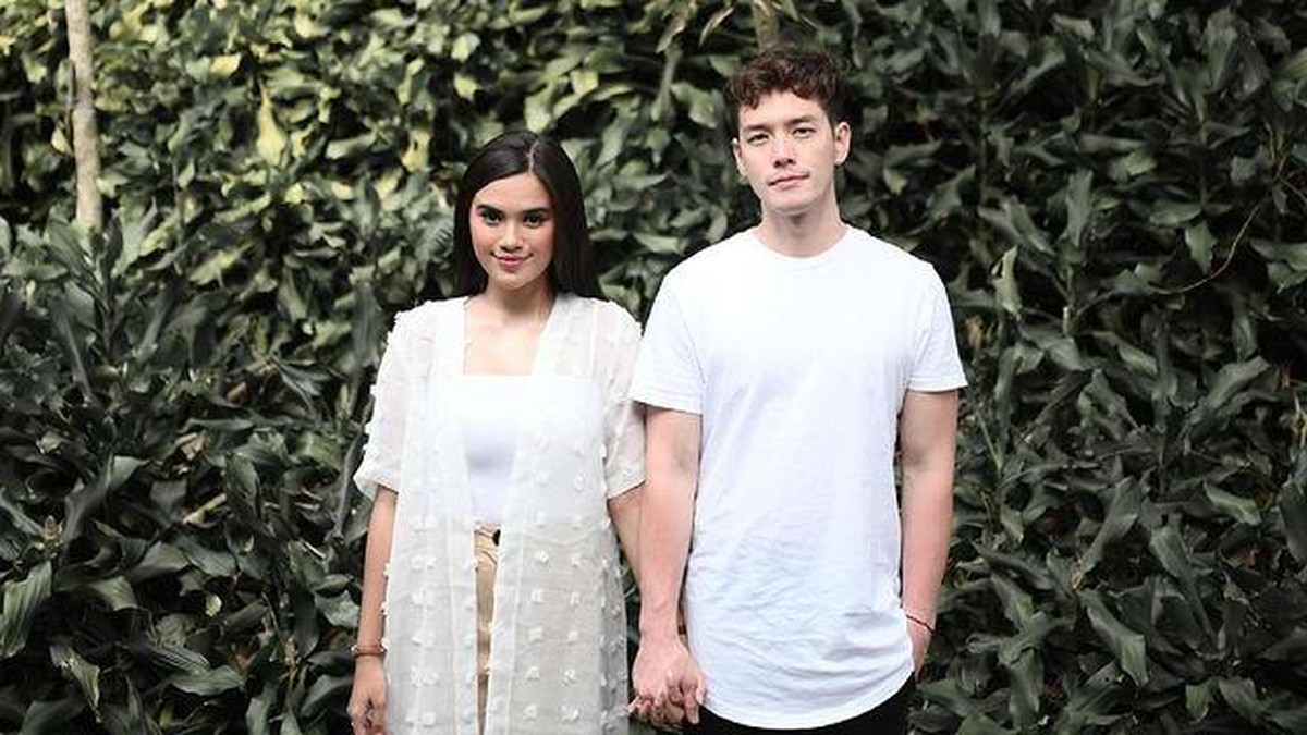 Pengakuan mengejutkan dari Anthony Xie bahwa sang istri Audi Marissa yang dulu Islam kini menganut Kristen&period; Yuk&comma; intip potretnya&excl;