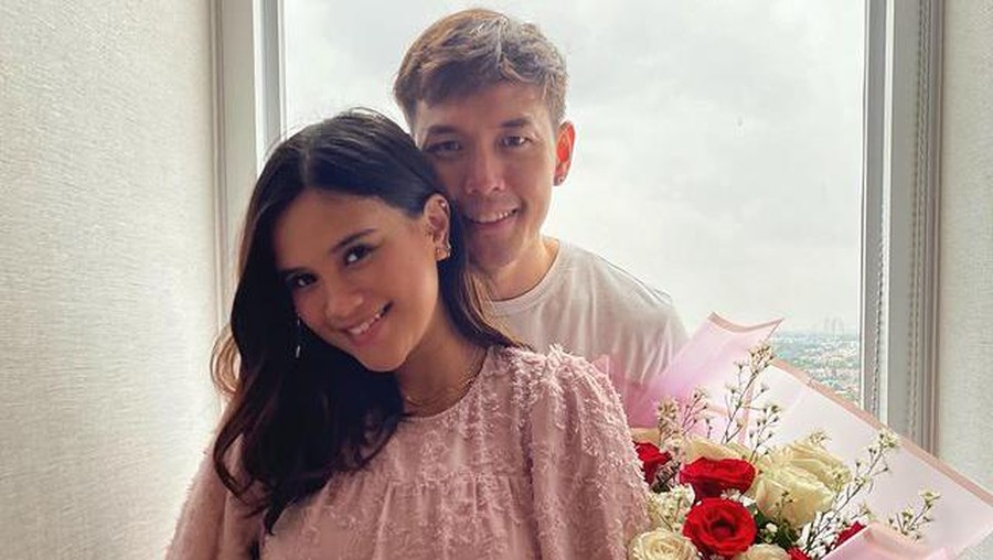 Pengakuan mengejutkan dari Anthony Xie bahwa sang istri Audi Marissa yang dulu Islam kini menganut Kristen. Yuk, intip potretnya!