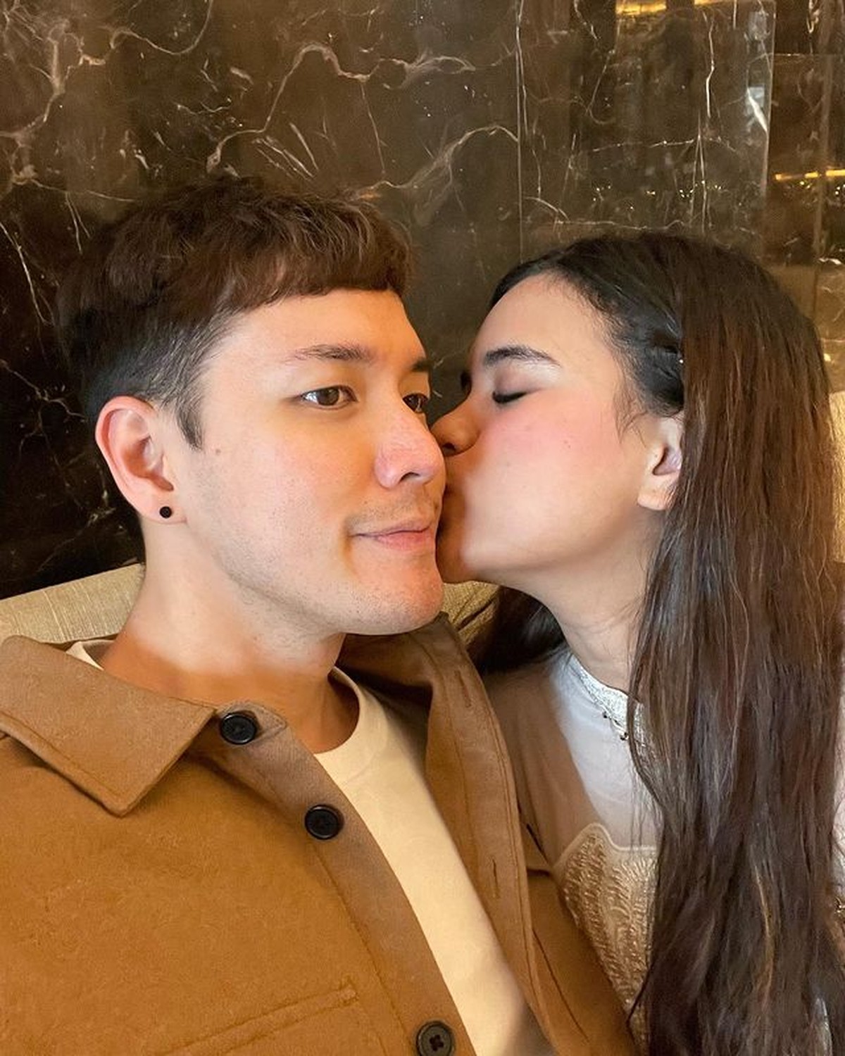 Pengakuan mengejutkan dari Anthony Xie bahwa sang istri Audi Marissa yang dulu Islam kini menganut Kristen&period; Yuk&comma; intip potretnya&excl;