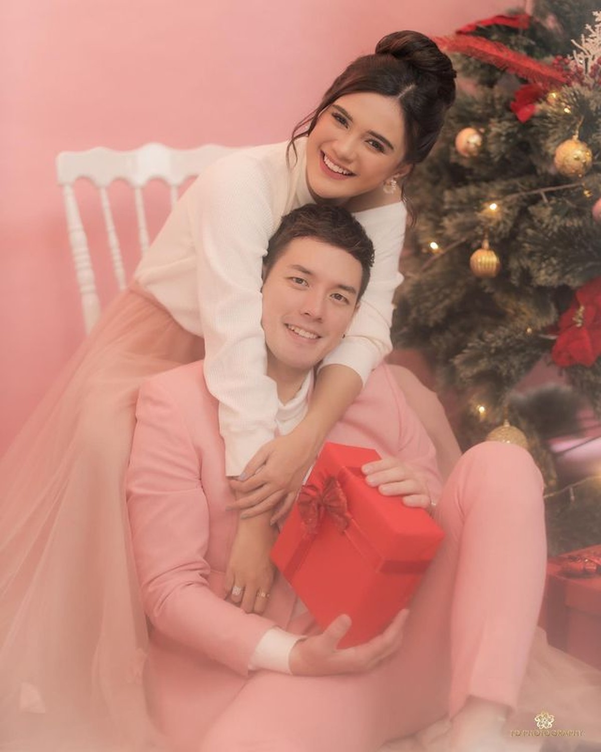 Pengakuan mengejutkan dari Anthony Xie bahwa sang istri Audi Marissa yang dulu Islam kini menganut Kristen&period; Yuk&comma; intip potretnya&excl;