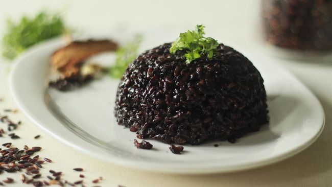Beras hitam atau black rice merupakan salah satu beras yang baik untuk dikonsumsi. Berikut cara memasak beras hitam untuk diet dan manfaatnya.