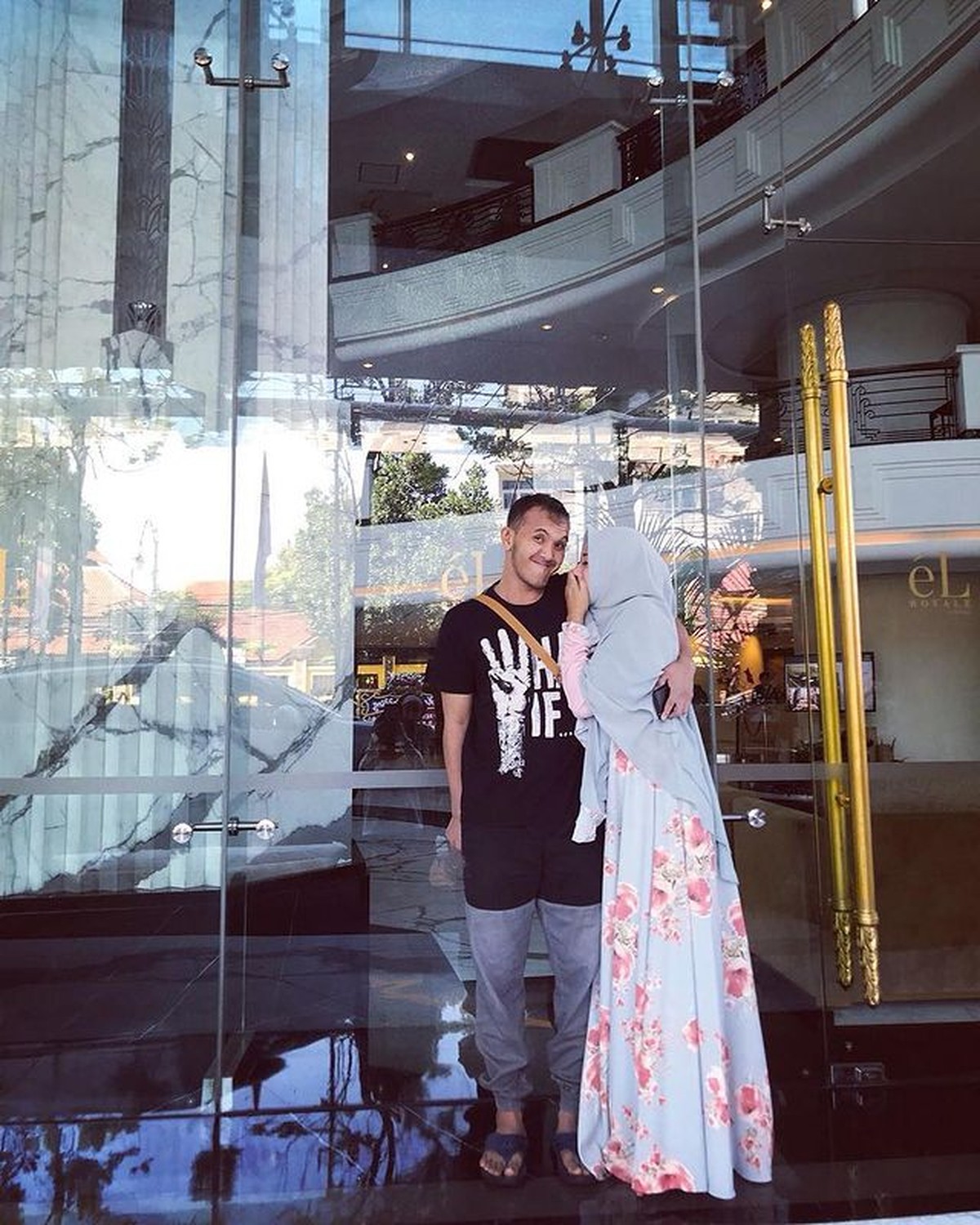 Caisar YKS dan sang istri Almaratu Intan jarang tersorot kini jadi perbincangan publik karena diisukan cerai&period; Yuk&comma; intip potret mereka&excl;